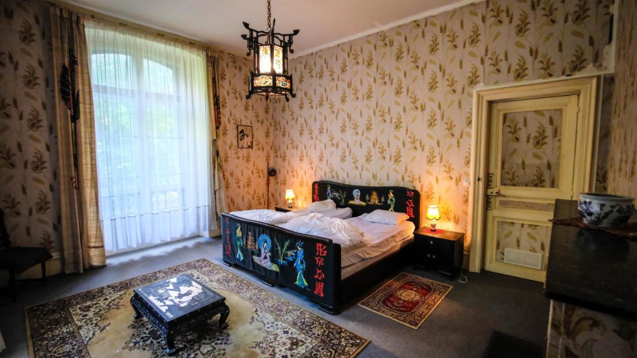Private Castle With Park - Chateau Guillermo La Moncelle ภายนอก รูปภาพ